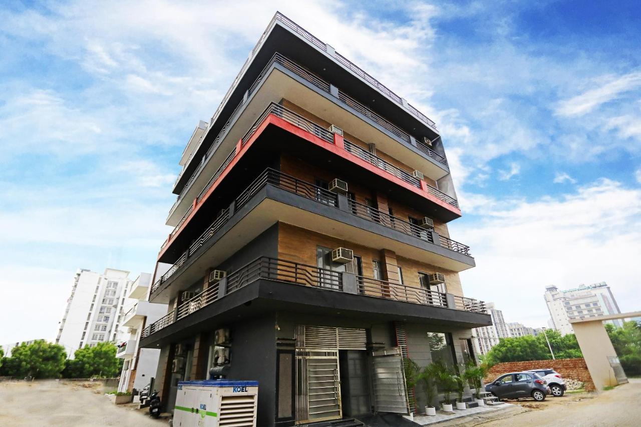 Super Townhouse Cloud Bay, Near Genpact, Sector-69, Gurgaon Hotel Exterior photo