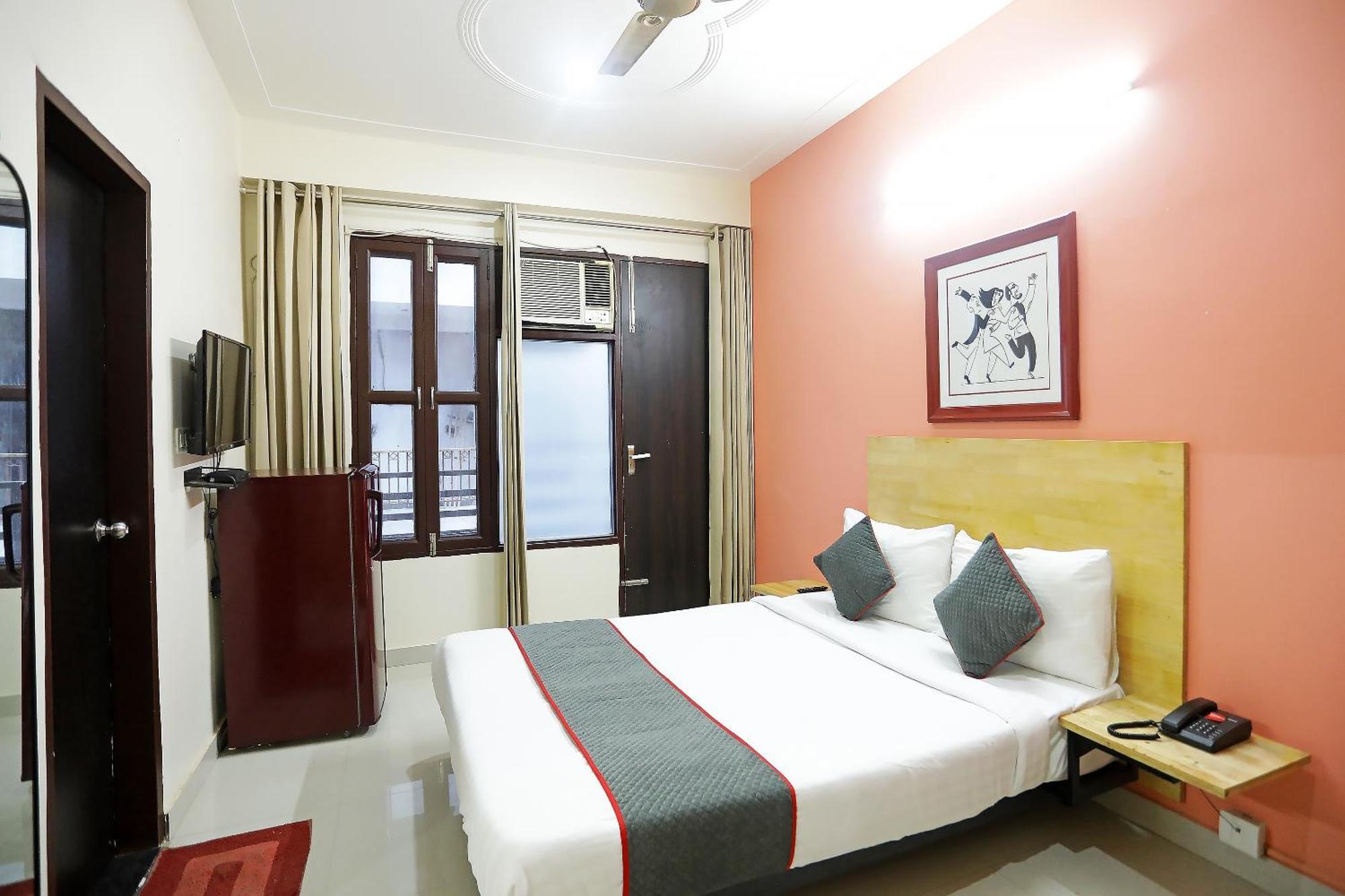 Super Townhouse Cloud Bay, Near Genpact, Sector-69, Gurgaon Hotel Exterior photo