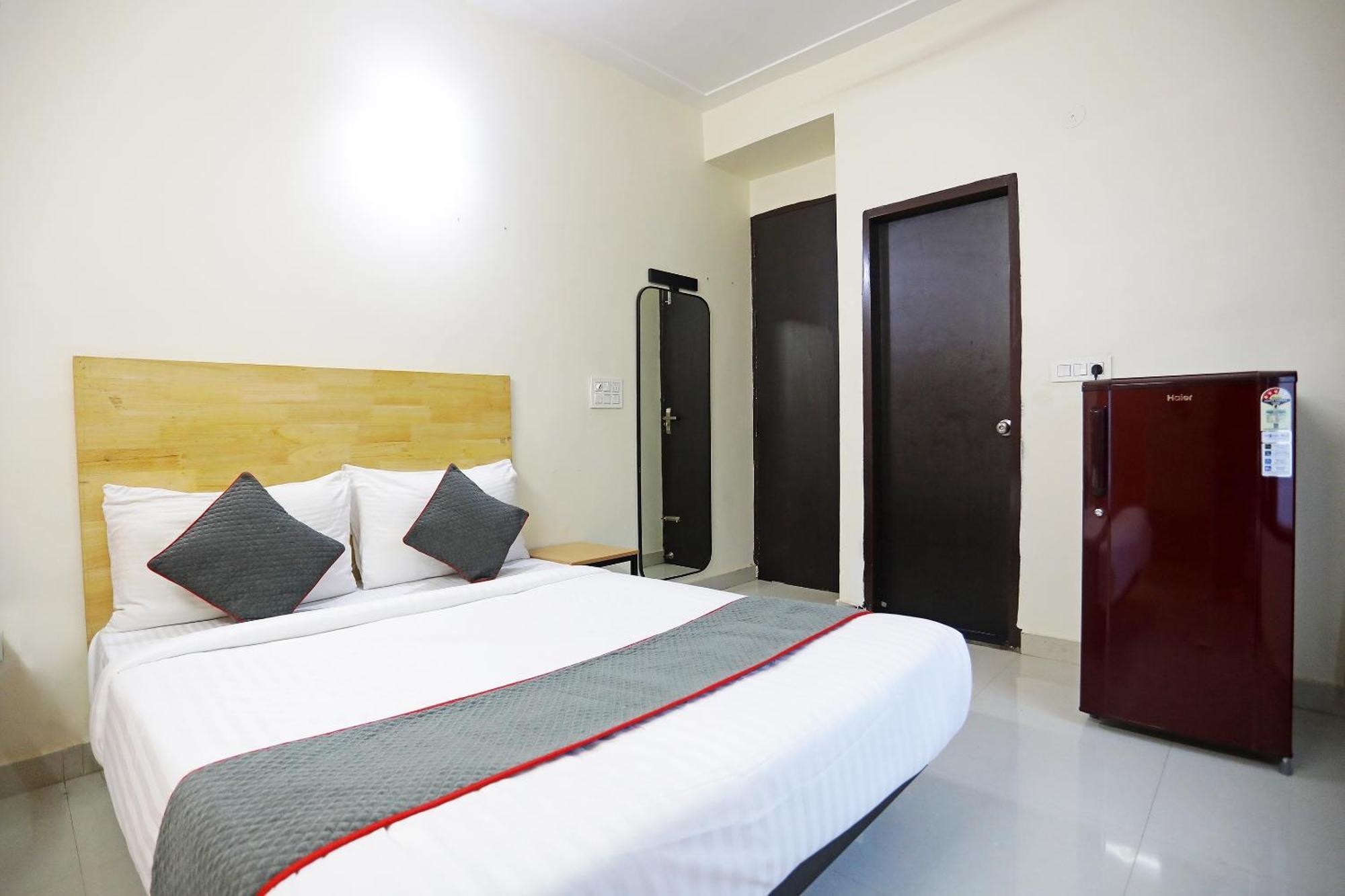 Super Townhouse Cloud Bay, Near Genpact, Sector-69, Gurgaon Hotel Exterior photo