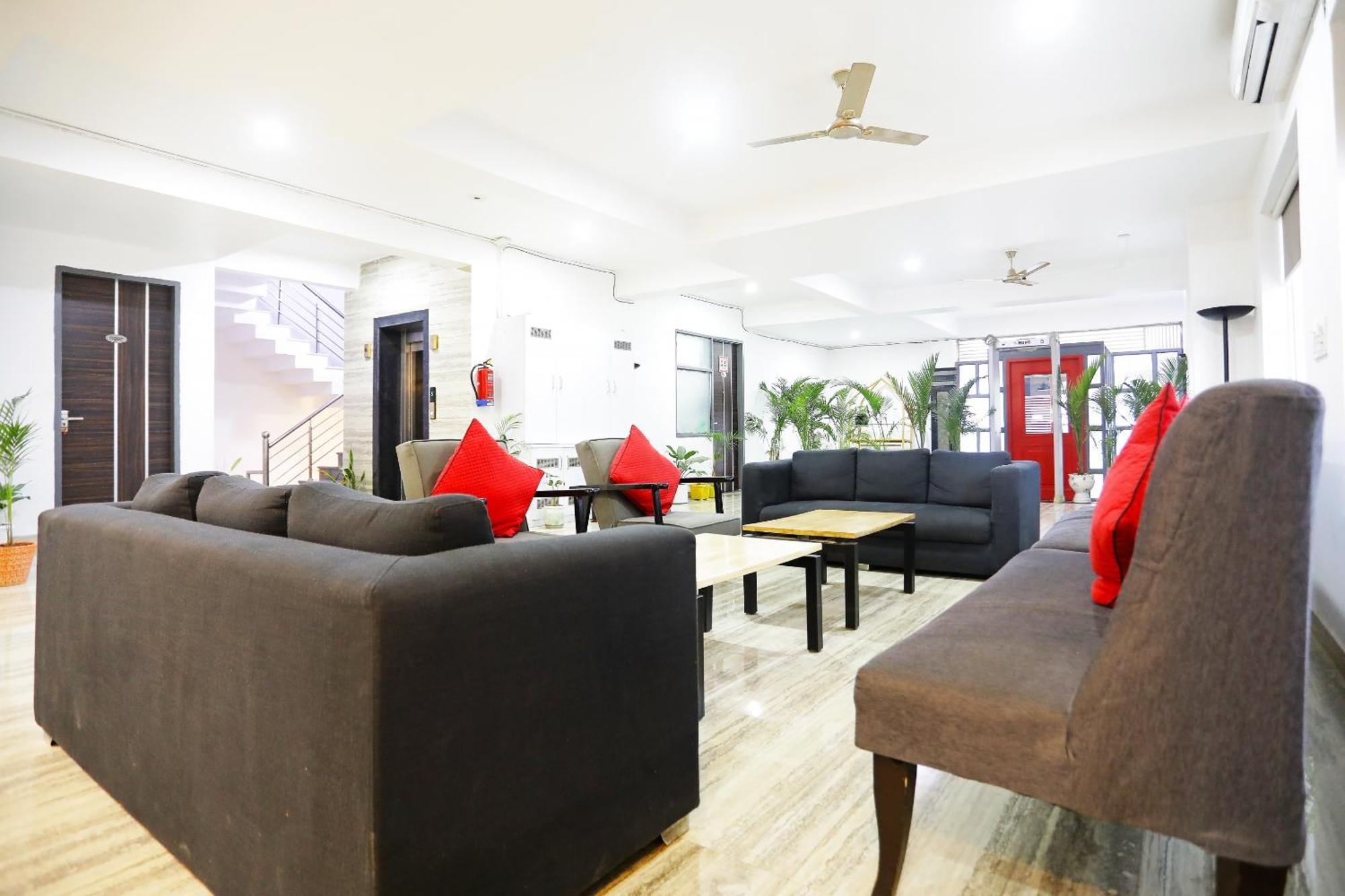 Super Townhouse Cloud Bay, Near Genpact, Sector-69, Gurgaon Hotel Exterior photo