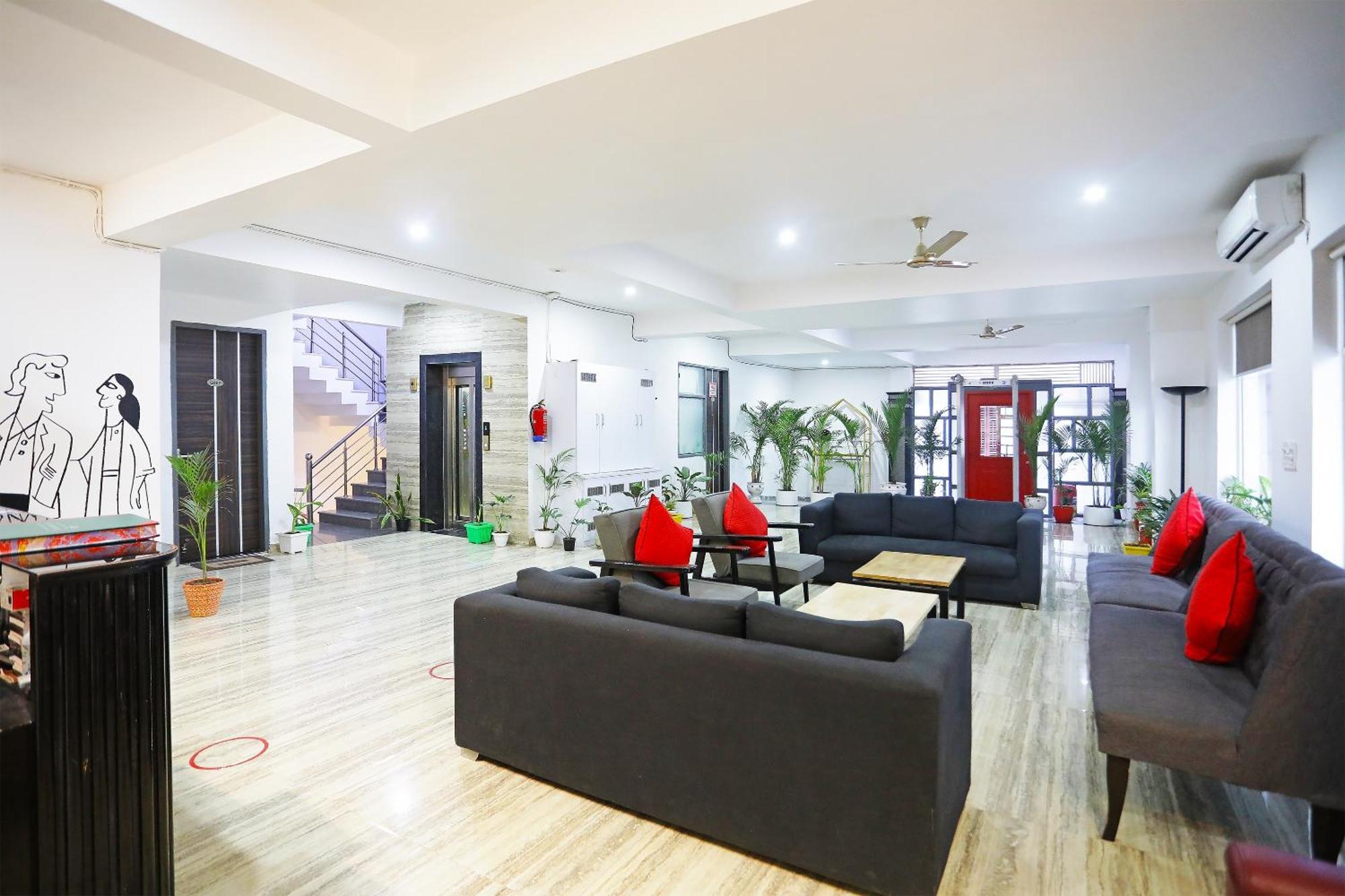 Super Townhouse Cloud Bay, Near Genpact, Sector-69, Gurgaon Hotel Exterior photo