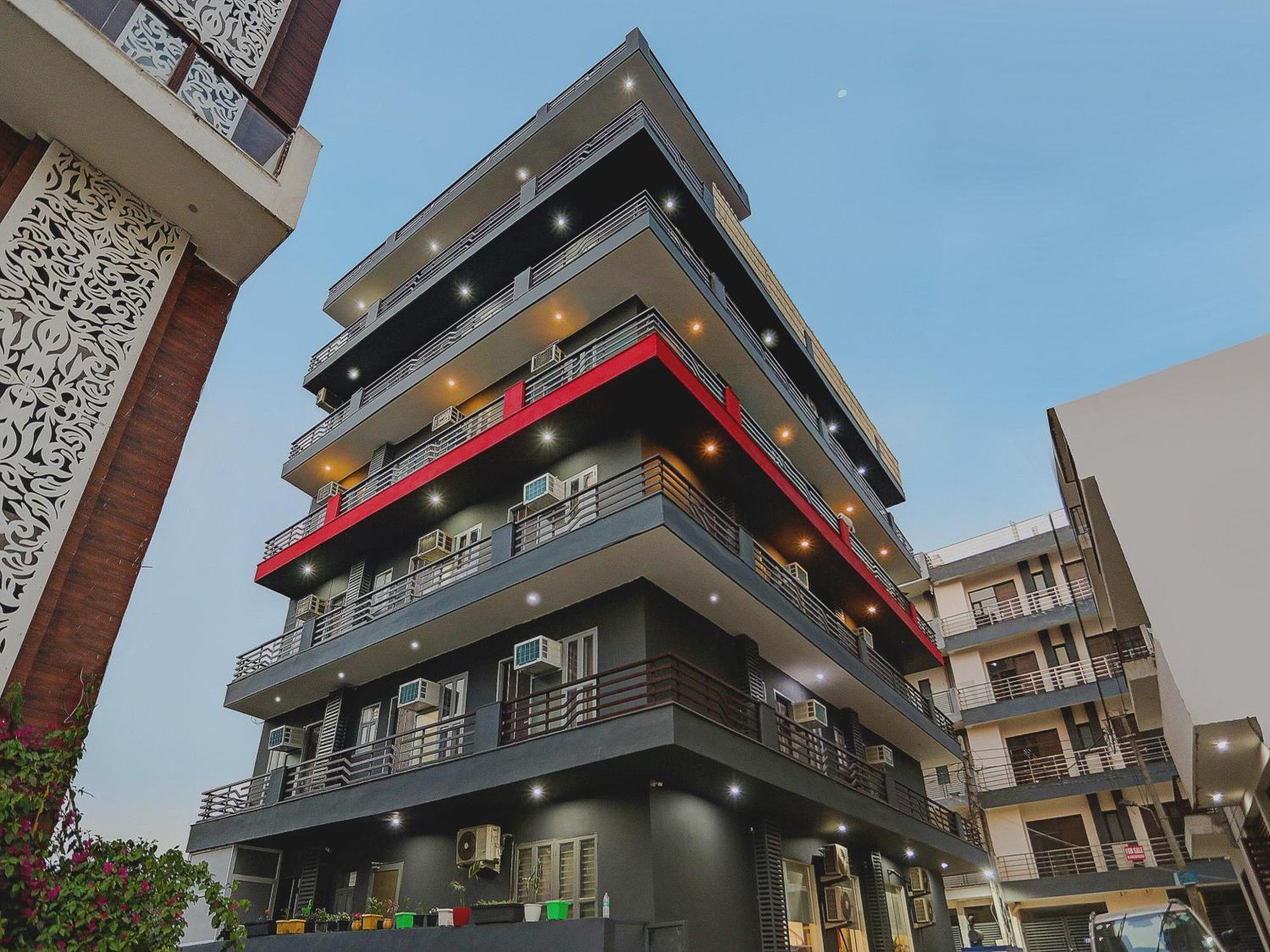 Super Townhouse Cloud Bay, Near Genpact, Sector-69, Gurgaon Hotel Exterior photo