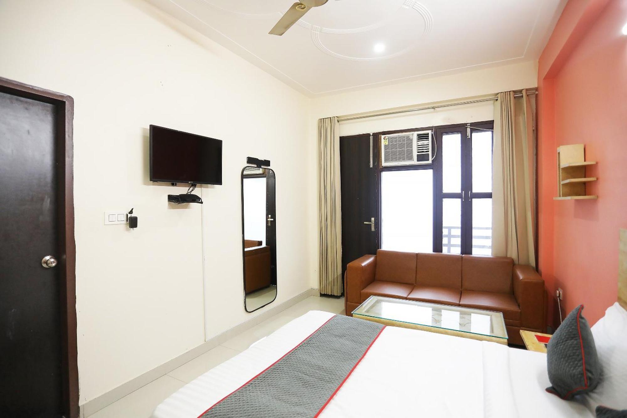 Super Townhouse Cloud Bay, Near Genpact, Sector-69, Gurgaon Hotel Exterior photo