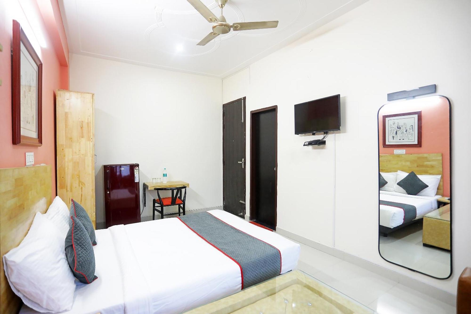 Super Townhouse Cloud Bay, Near Genpact, Sector-69, Gurgaon Hotel Exterior photo